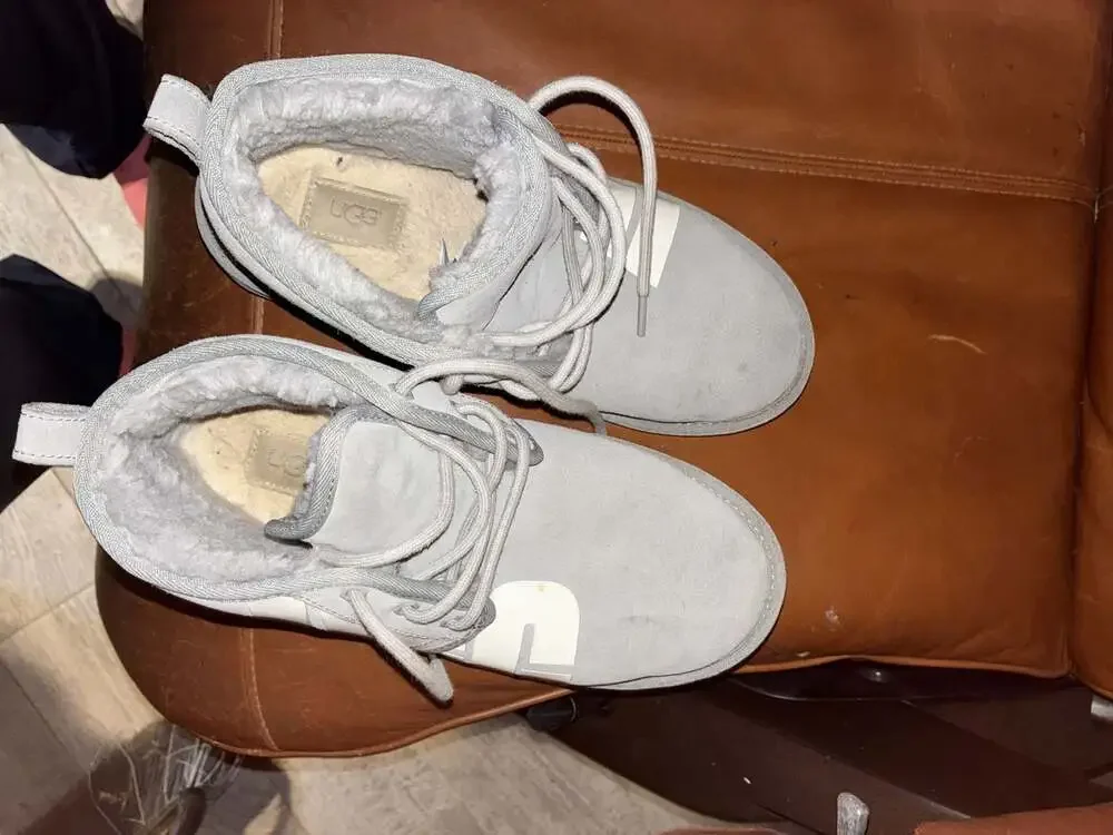 UGG Men's Neumel Chopd Gray Suede Logo Chukka Boots Size 9